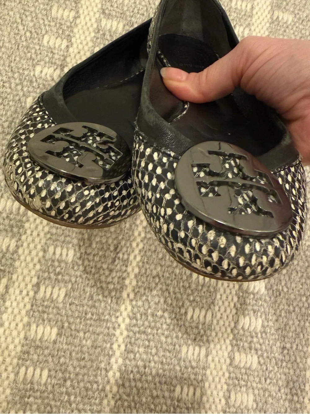 Tory Burch Size 6 Black Snakeskin-Print Logo Round-Toe Ballet Flats